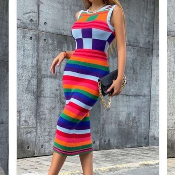 STRIKE A POSE! (Dress) - Picture 10 of 12